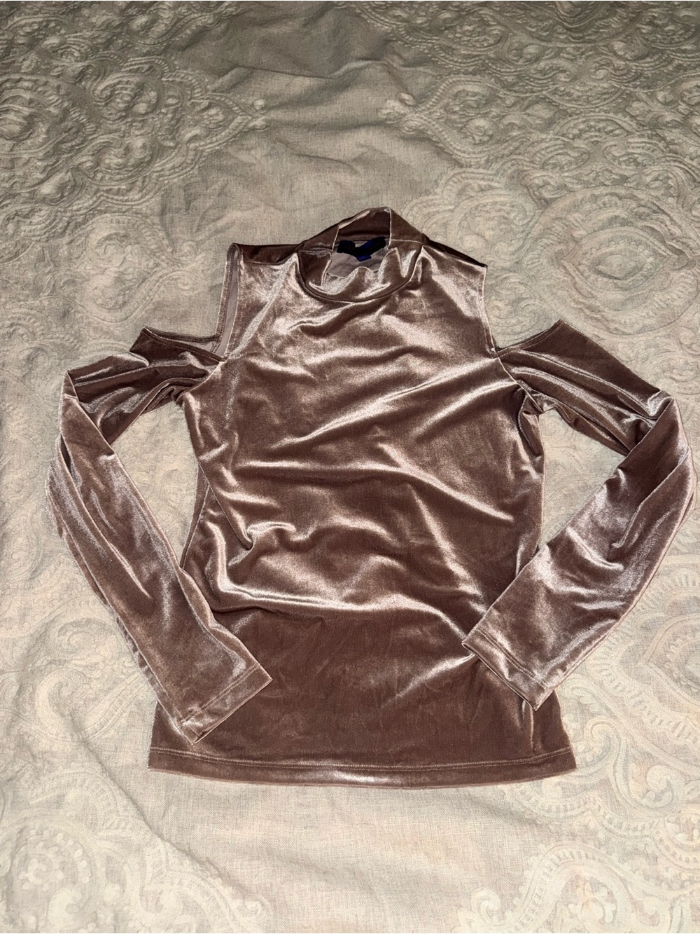 NWOT Women’s Aeropostale Rose Velour Top size M